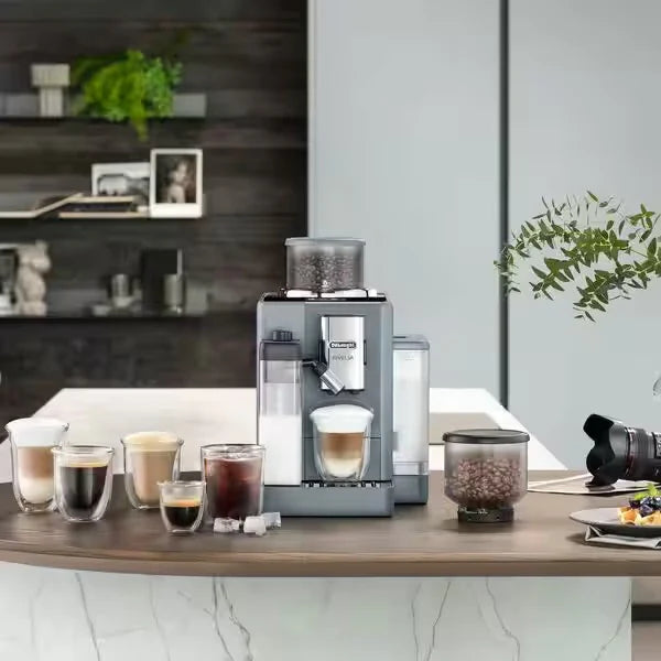 DeLonghi Rivelia - Expresso broyeur automatique 19 bars, LatteCrema Hot, écran tactile 3,5", Bean Switch & Bean Adapt, réservoir 1,4 L, bac à grains 250
g - EXAM440.55.G
Référence: EXAM440.55.G