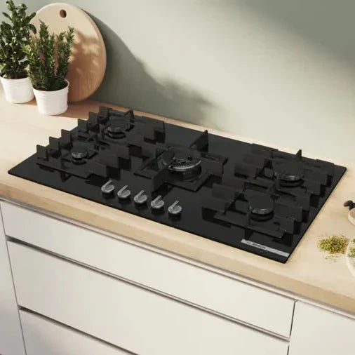 Bosch Plaque de cuisson gaz 90 cm – 5 foyers, brûleur Wok, FlameSelect, verre noir encastrable – PPQ9A6I40